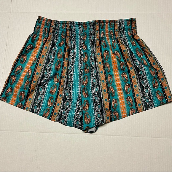 Women's Multicolor Paisley Patterned Shorts - Picture 2 of 8